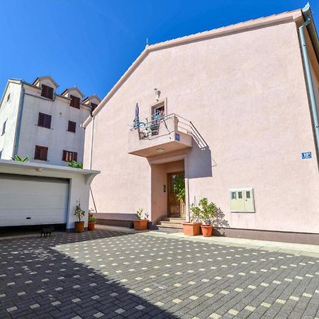 1 Bedroom Nice Apartment In Zadar Ngoại thất bức ảnh