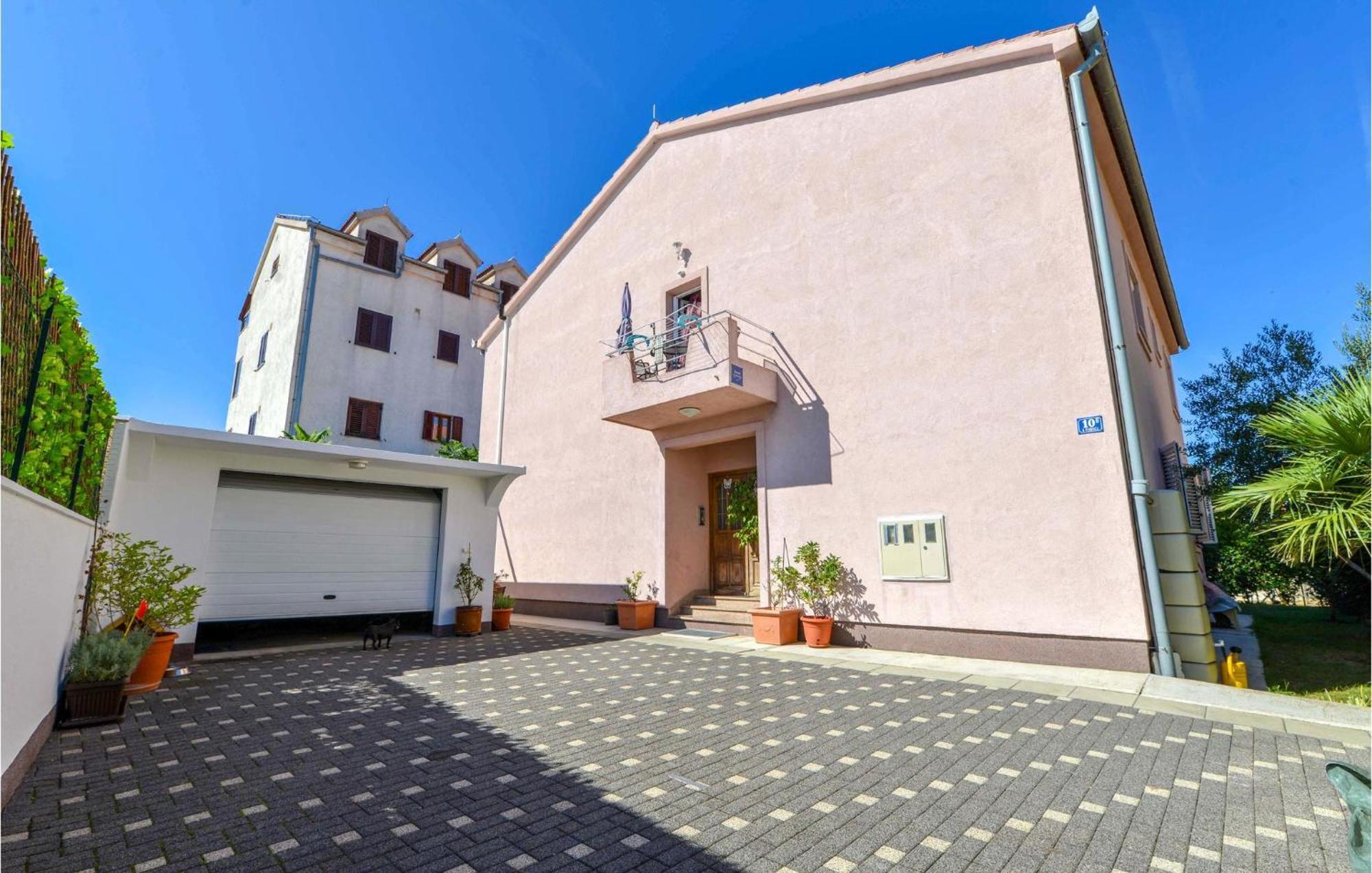 1 Bedroom Nice Apartment In Zadar Ngoại thất bức ảnh