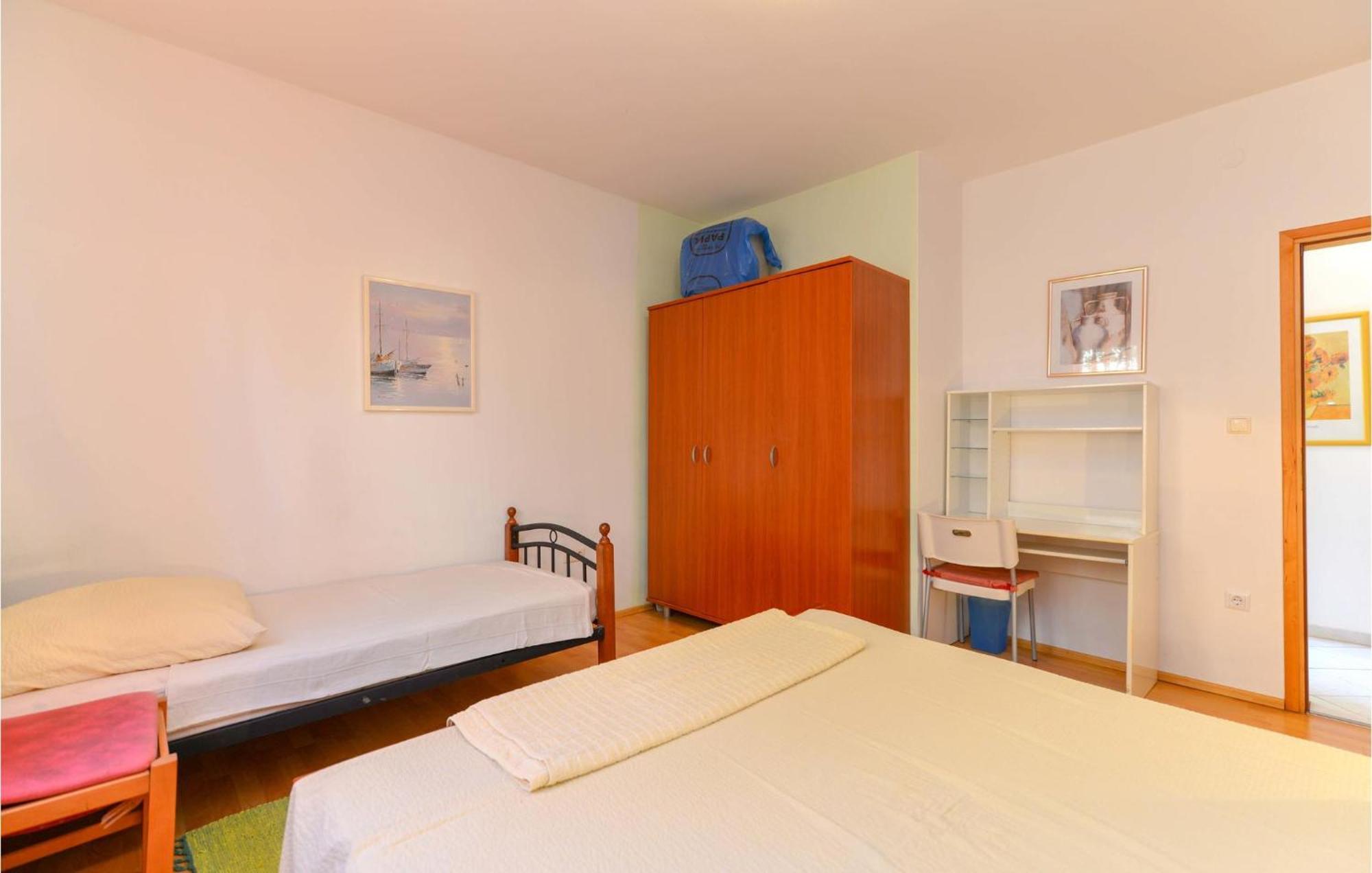 1 Bedroom Nice Apartment In Zadar Ngoại thất bức ảnh