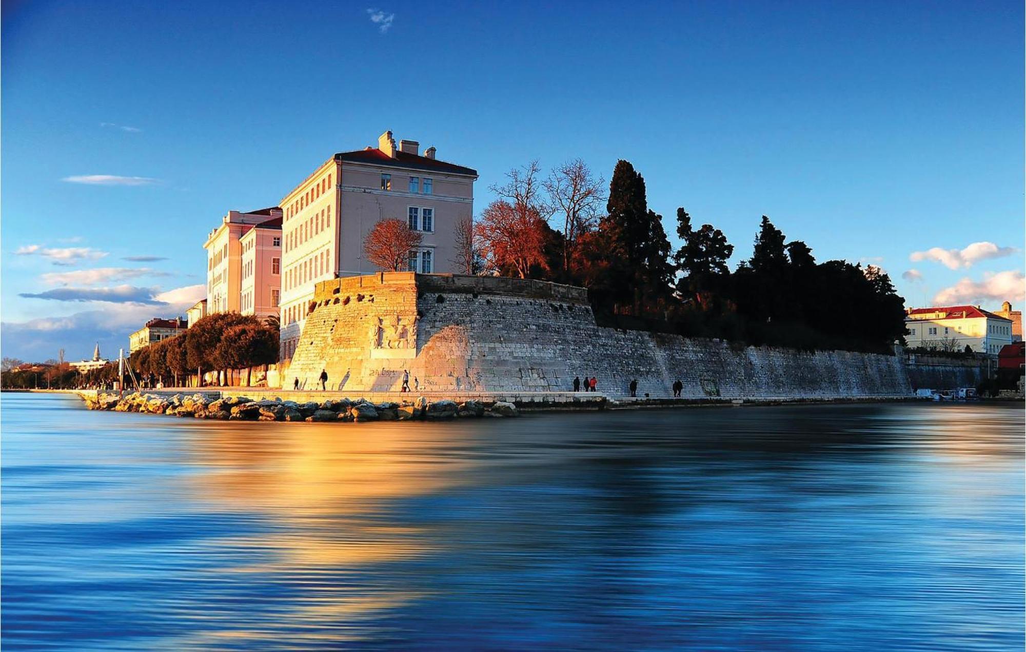1 Bedroom Nice Apartment In Zadar Ngoại thất bức ảnh