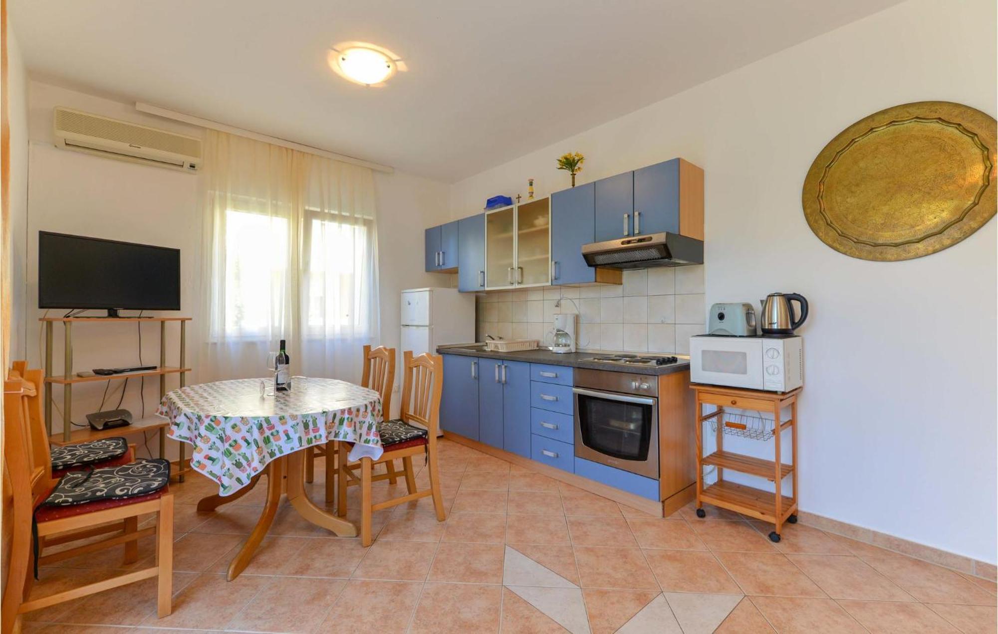1 Bedroom Nice Apartment In Zadar Ngoại thất bức ảnh